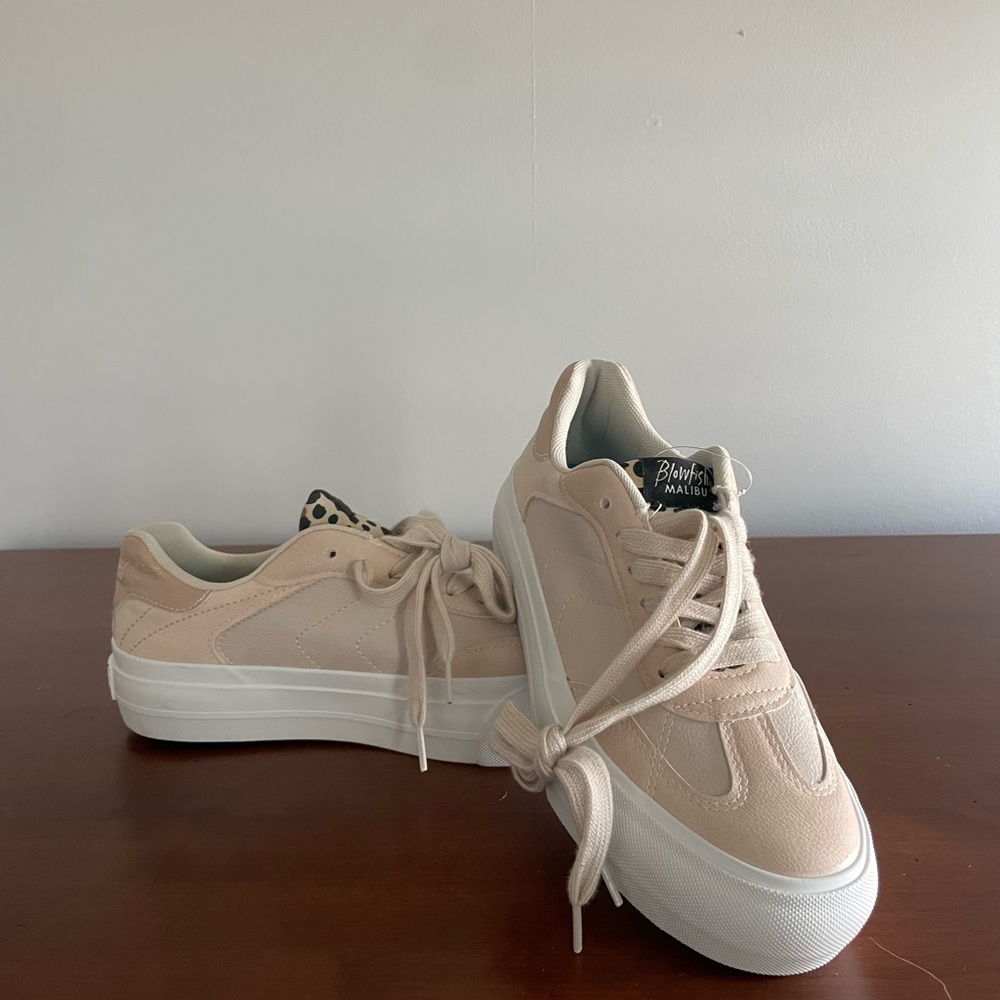 NWOT Blowfish sneakers
